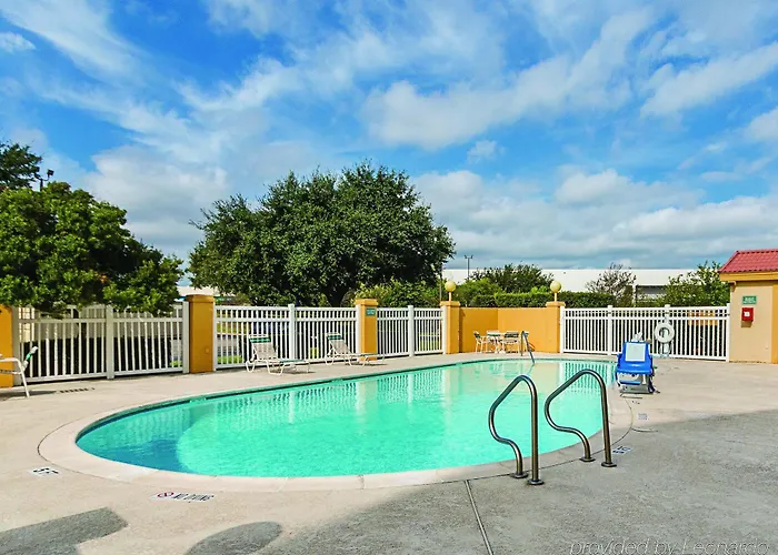 Hotel La Quinta By Wyndham Austin